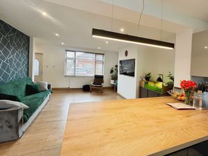 Lounge- click for photo gallery